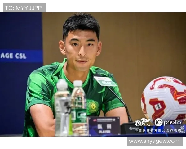 韩国当家足球明星因伤缺席重要比赛球迷惋惜期待早日复出